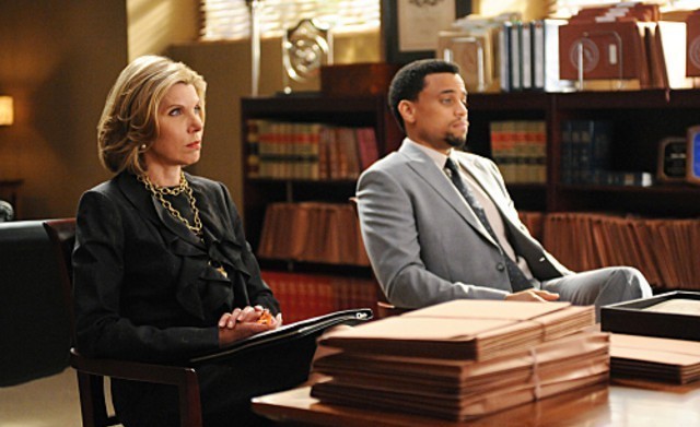 Diane Lockhart (Christine Baranski) et Derrick Bond  (Michael Ealy) dans le bureau d'un juge