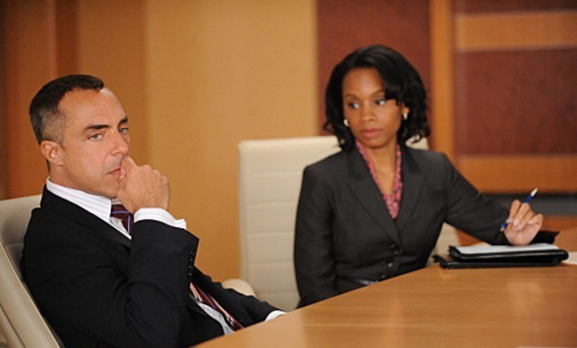 Glenn Childs (Titus Welliver) et Wendy Scott-Carr (Anika Noni Rose) dans les bureaux de Lockhart et Gardner