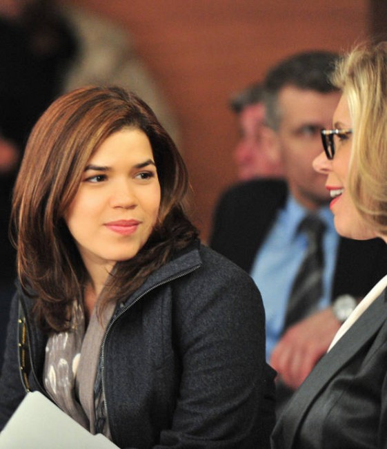 Natalie Flores (America Ferrera) et Diane Lockhart (Christine Baranski) au tribunal
