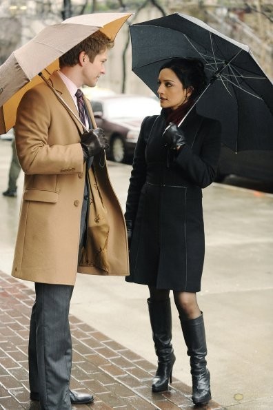Cary Agos (Matt Czuchry) et Kalinda Sharma (Archie Panjabi) se retrouvent dans la rue