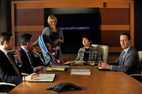 Patti Nyholm (Martha Plimpton) rejoint Will Gardner (Josh Charles) et ses clients