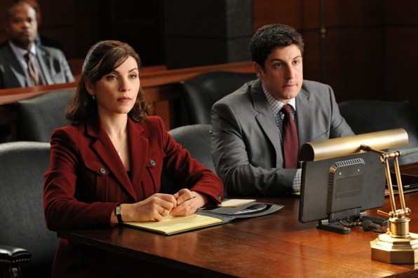 Alicia et son client Dylan Stack( Jason Biggs) au tribunal