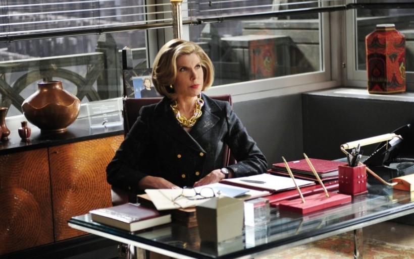 Diane Lockhart (Christine Baranski) reçoit Alicia dans son bureau