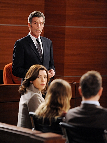 Jared Andrews (John Glover) au tribunal face à Alicia, Will et leur cliente