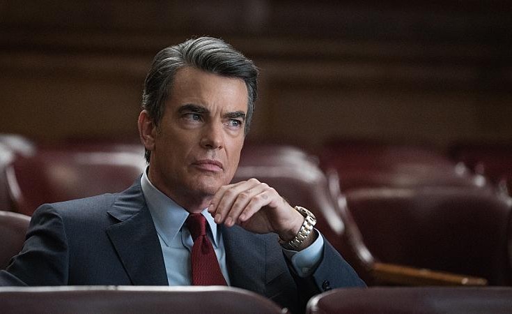 Ethan Carver (Peter Gallagher)